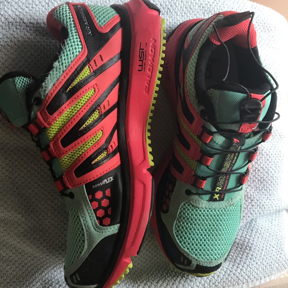 Athletic shoes